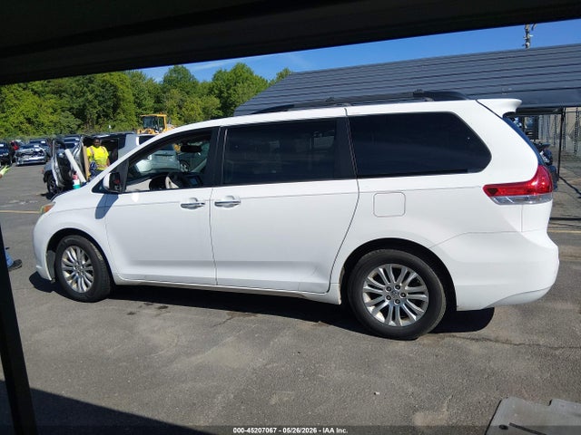Toyota Sienna Xle V6 8 Passenger