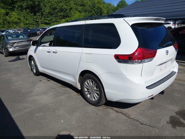 Toyota Sienna Xle V6 8 Passenger