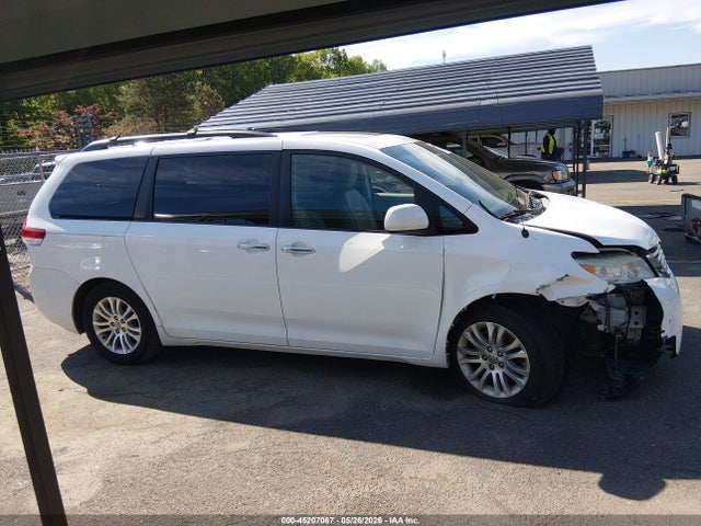 Toyota Sienna Xle V6 8 Passenger