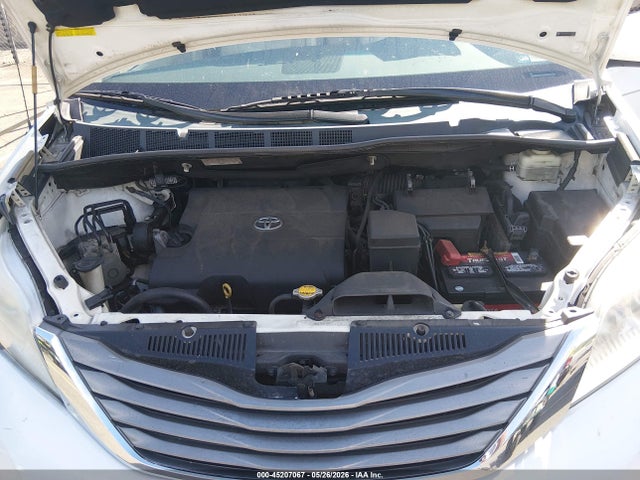 Toyota Sienna Xle V6 8 Passenger