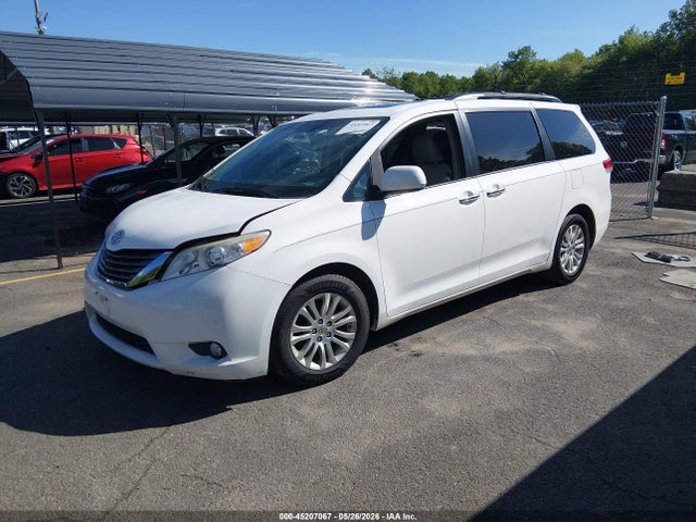 Toyota Sienna Xle V6 8 Passenger