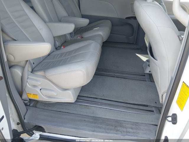 Toyota Sienna Xle V6 8 Passenger