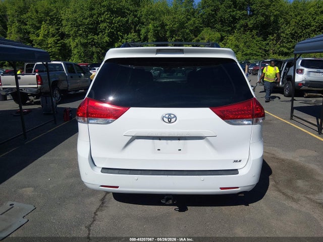Toyota Sienna Xle V6 8 Passenger