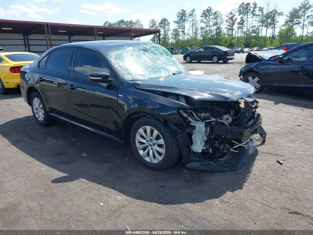Salvage Volkswagen Passat Image