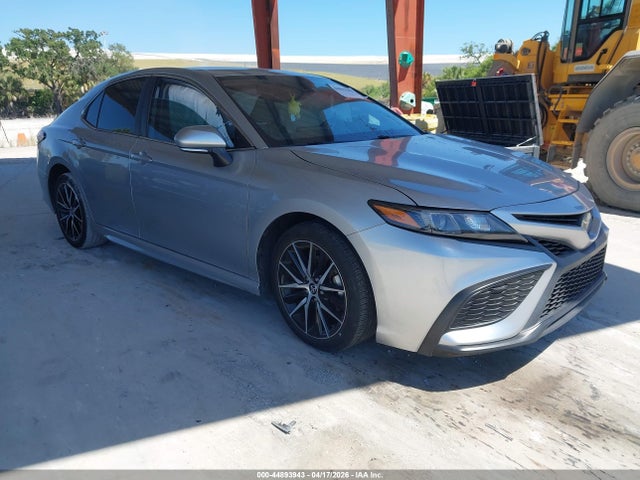 Salvage Toyota Camry Image