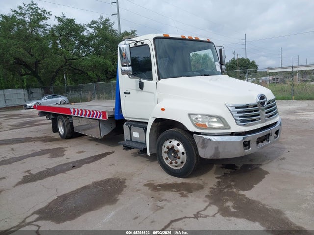 Salvage Hino 258 Image