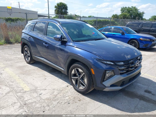 Salvage Hyundai TUCSON Image