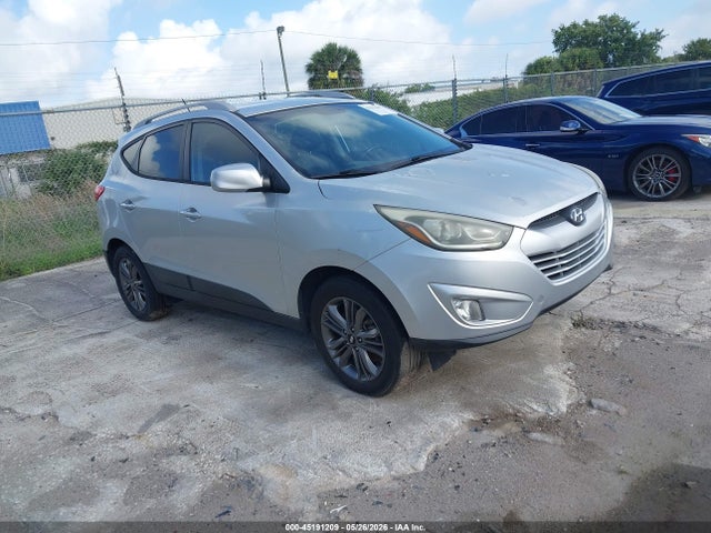 Salvage Hyundai TUCSON Image