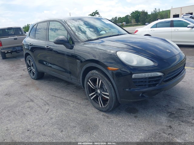 Salvage Porsche Cayenne Image
