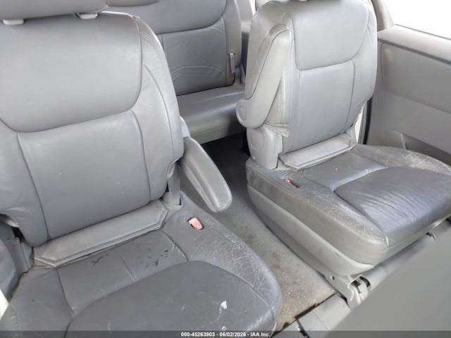 Toyota Sienna Le