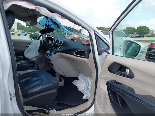 Chrysler Pacifica Touring L