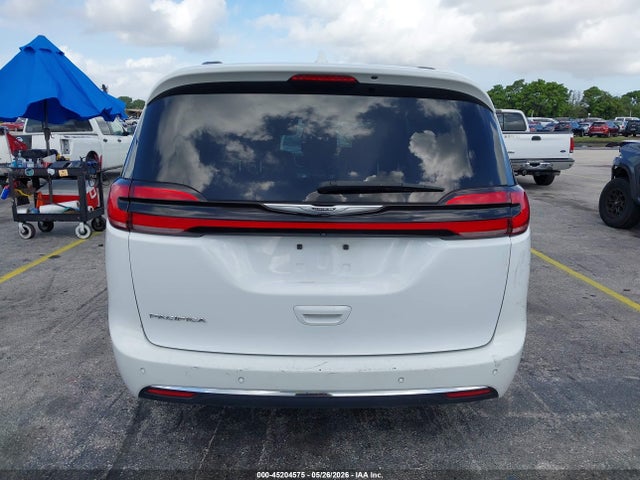 Chrysler Pacifica Touring L