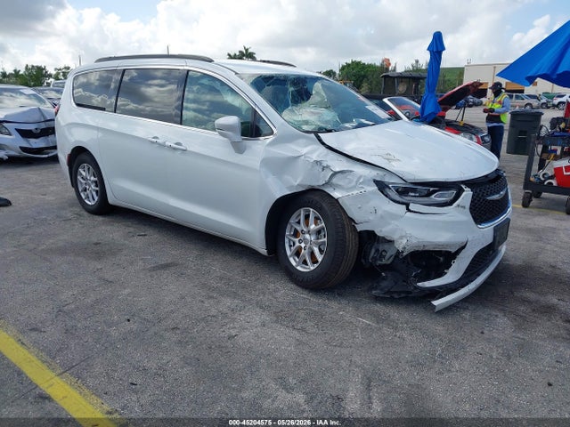 Salvage Chrysler Pacifica Image
