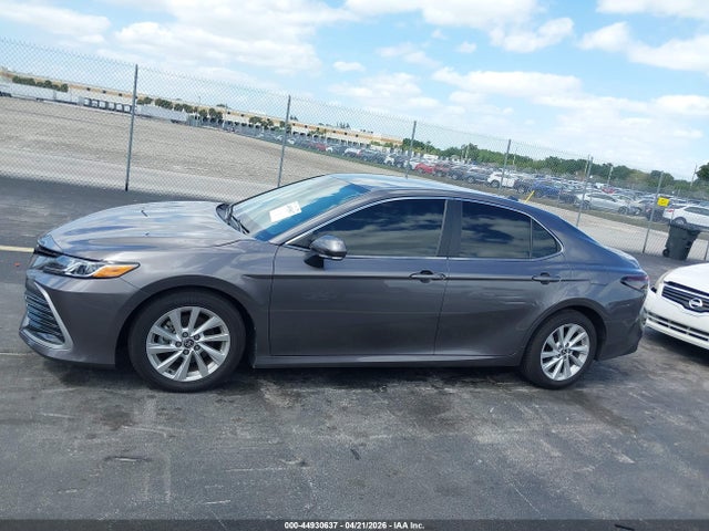 Toyota Camry Le