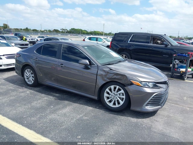 Salvage Toyota Camry Image