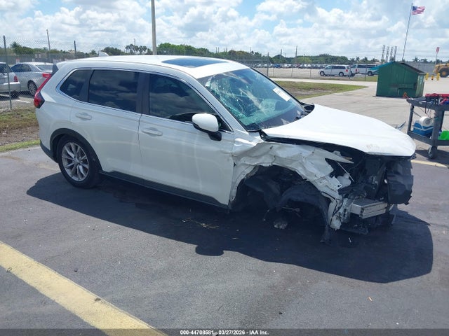 Salvage Honda CR-V Image