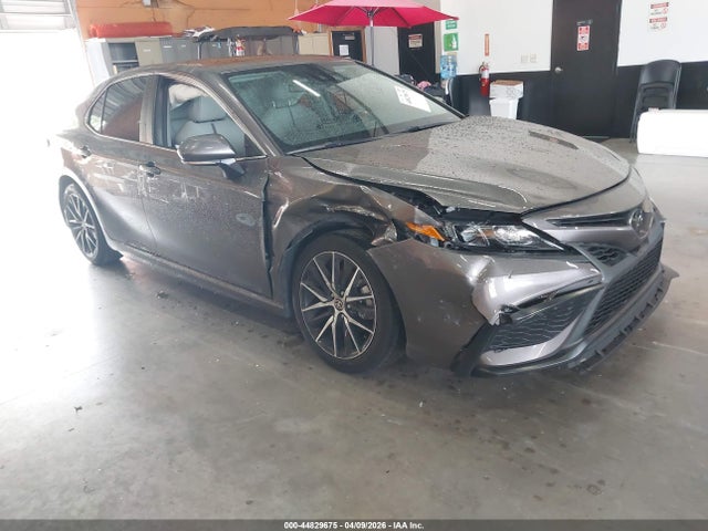 Salvage Toyota Camry Image