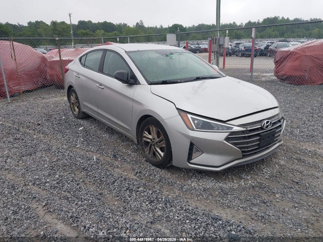 Salvage Hyundai ELANTRA Image