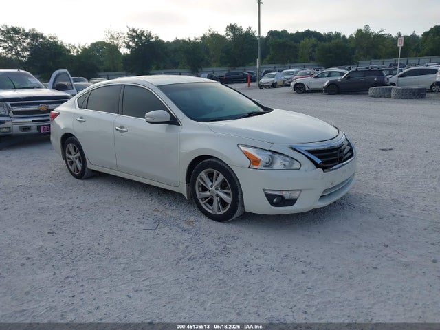 Salvage Nissan Altima Image