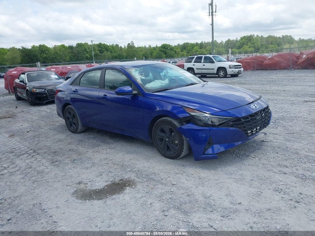 Salvage Hyundai ELANTRA Image