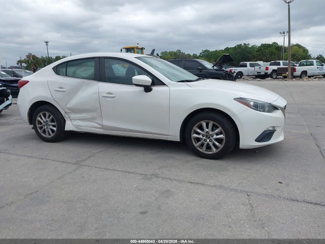 Salvage Mazda Mazda3 Image