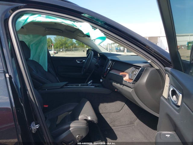 Volvo XC60 B5 Ultimate Dark Theme