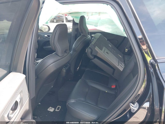 Volvo XC60 B5 Ultimate Dark Theme
