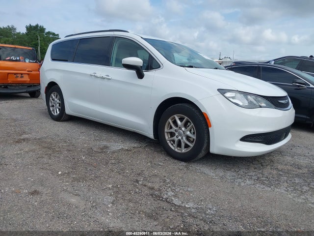 Salvage Chrysler Voyager Image