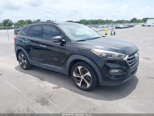 Salvage Hyundai TUCSON Image