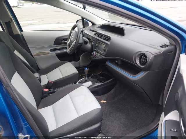 Toyota Prius c Three