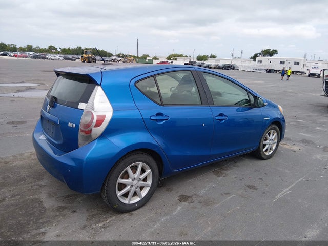 Toyota Prius c Three