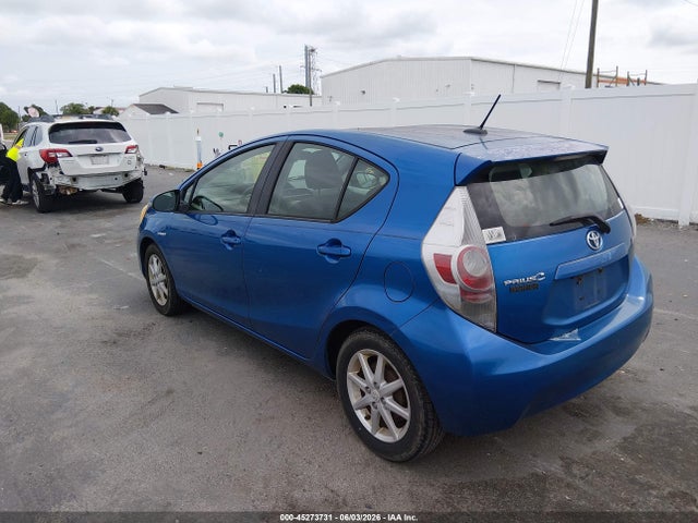 Toyota Prius c Three
