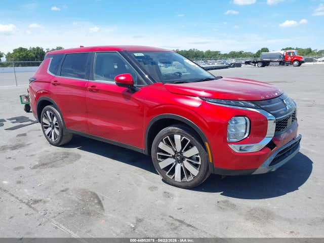 Salvage Mitsubishi Outlander Image