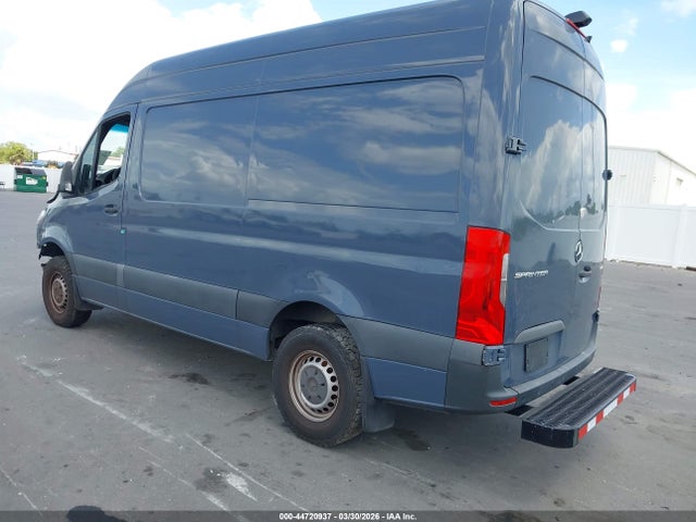 Mercedes-Benz Sprinter 2500 High Roof V6