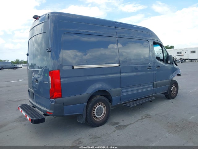 Mercedes-Benz Sprinter 2500 High Roof V6