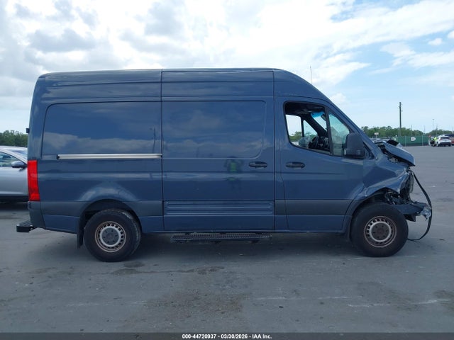 Mercedes-Benz Sprinter 2500 High Roof V6