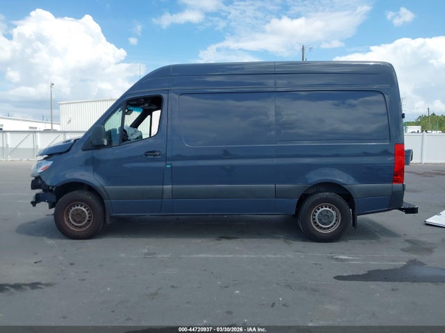 Mercedes-Benz Sprinter 2500 High Roof V6