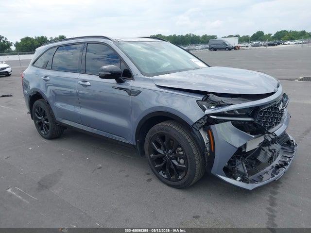 Salvage Kia Sorento Image