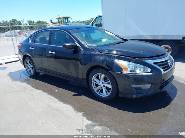Salvage Nissan Altima Image