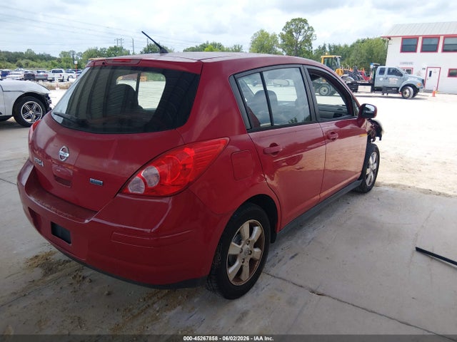 Nissan Versa 1.8 S