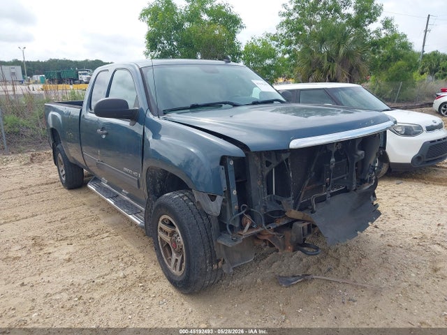 Salvage GMC Sierra 2500 Image