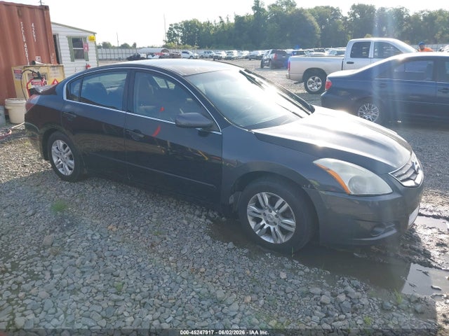 Salvage Nissan Altima Image