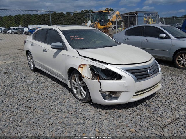 Salvage Nissan Altima Image