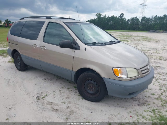 Salvage Toyota Sienna Image