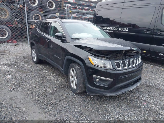 Salvage Jeep Compass Image