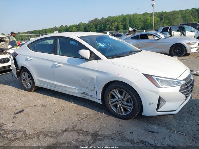 Salvage Hyundai ELANTRA Image