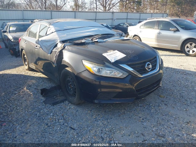 Salvage Nissan Altima Image