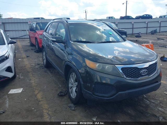 Salvage Kia Sorento Image