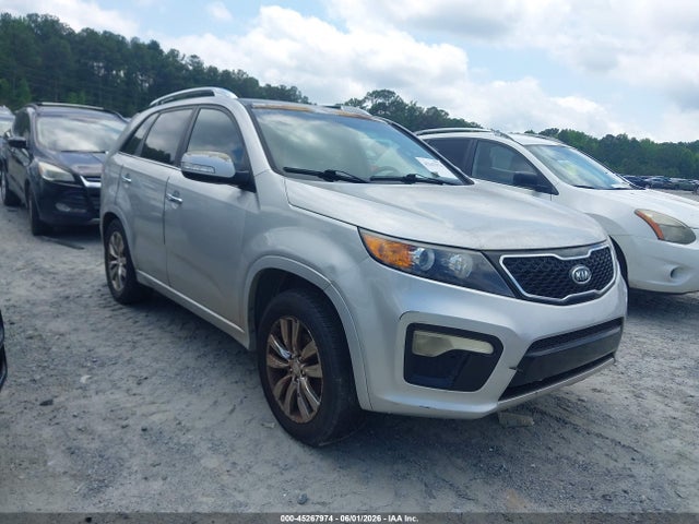Salvage Kia Sorento Image