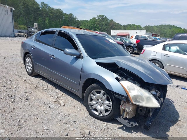 Salvage Nissan Altima Image